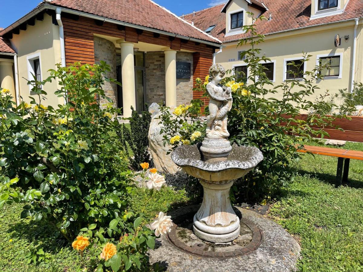 Hotel Veveri Veverska Bityska Exterior foto